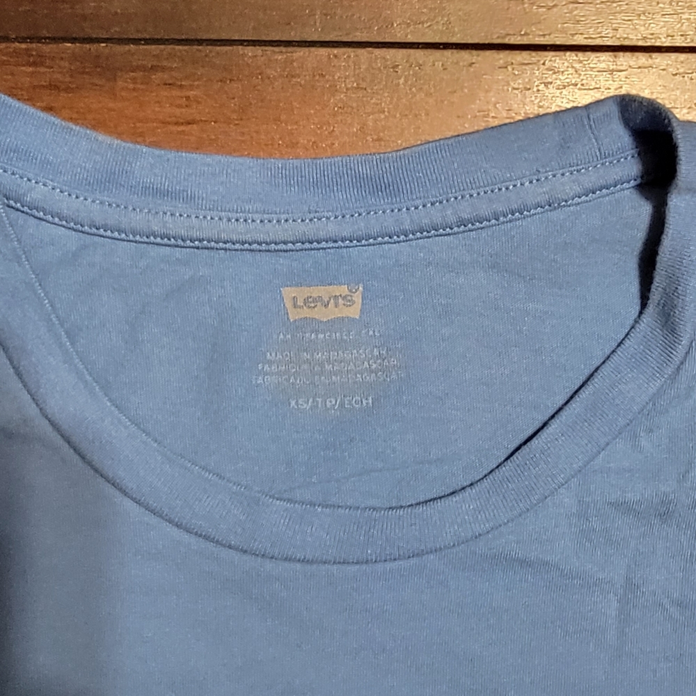 Vintage Levi's Short Sleeve T-Shirt - Picture 3 of 3